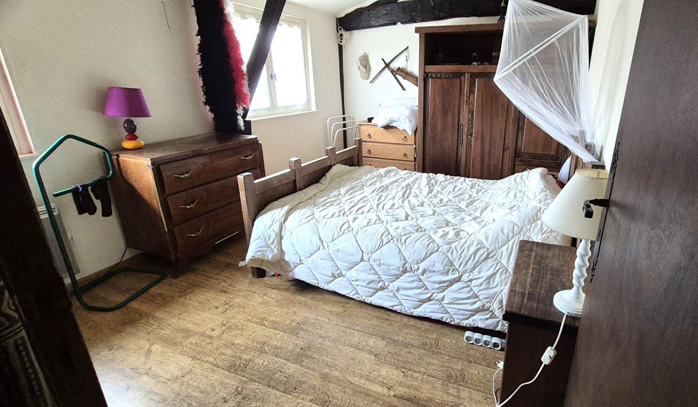 GIFFAUMONT-CHAMPAUBERT Belle Maison de Village et de Caractère style Champenois de 155 m² à Rénover et Façonner à votre Goût avec sa Cour sécurisée, Terrasse couverte, Garage et Grange de 125 m², Appentis, Bûcher et Terrain arboré de 973 m² 14