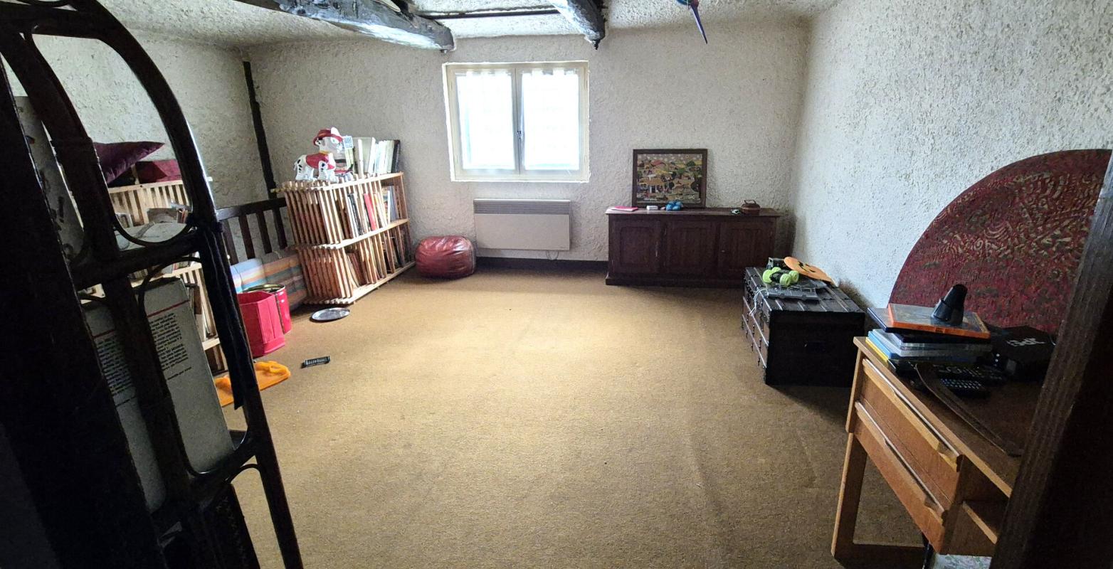 GIFFAUMONT-CHAMPAUBERT Belle Maison de Village et de Caractère style Champenois de 155 m² à Rénover et Façonner à votre Goût avec sa Cour sécurisée, Terrasse couverte, Garage et Grange de 125 m², Appentis, Bûcher et Terrain arboré de 973 m² 15