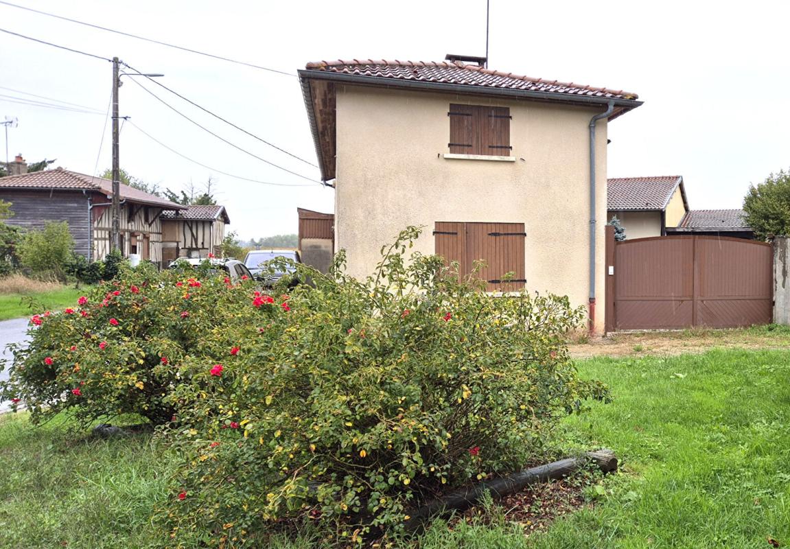 GIFFAUMONT-CHAMPAUBERT Belle Maison de Village et de Caractère style Champenois de 155 m² à Rénover et Façonner à votre Goût avec sa Cour sécurisée, Terrasse couverte, Garage et Grange de 125 m², Appentis, Bûcher et Terrain arboré de 973 m² 6