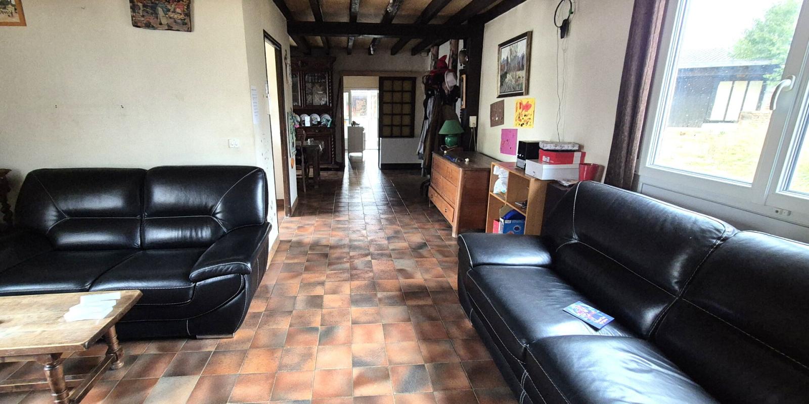 GIFFAUMONT-CHAMPAUBERT Belle Maison de Village et de Caractère style Champenois de 155 m² à Rénover et Façonner à votre Goût avec sa Cour sécurisée, Terrasse couverte, Garage et Grange de 125 m², Appentis, Bûcher et Terrain arboré de 973 m² 9