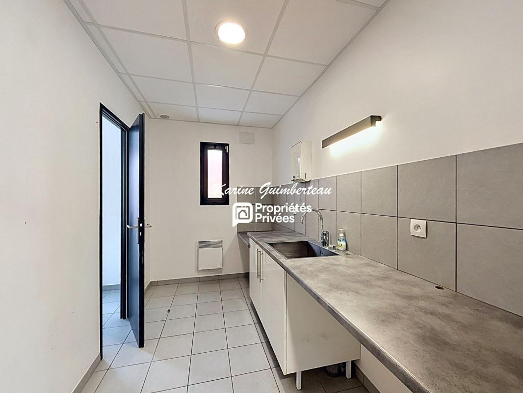 LIBOURNE Visibilité maximale pour local professionnel indépendant Libourne 100 m2 6