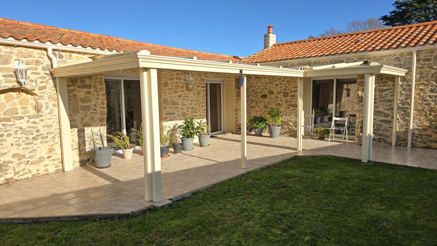 SAINT-PERE-EN-RETZ Maison  plain-pied 150 m2  parfaitement entretenue/  3 chambres  / 2 SDB  / dépendances 1