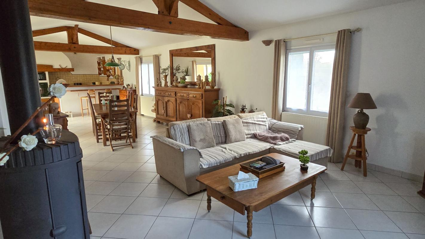 SAINT-PERE-EN-RETZ Maison  plain-pied 150 m2  parfaitement entretenue/  3 chambres  / 2 SDB  / dépendances 10