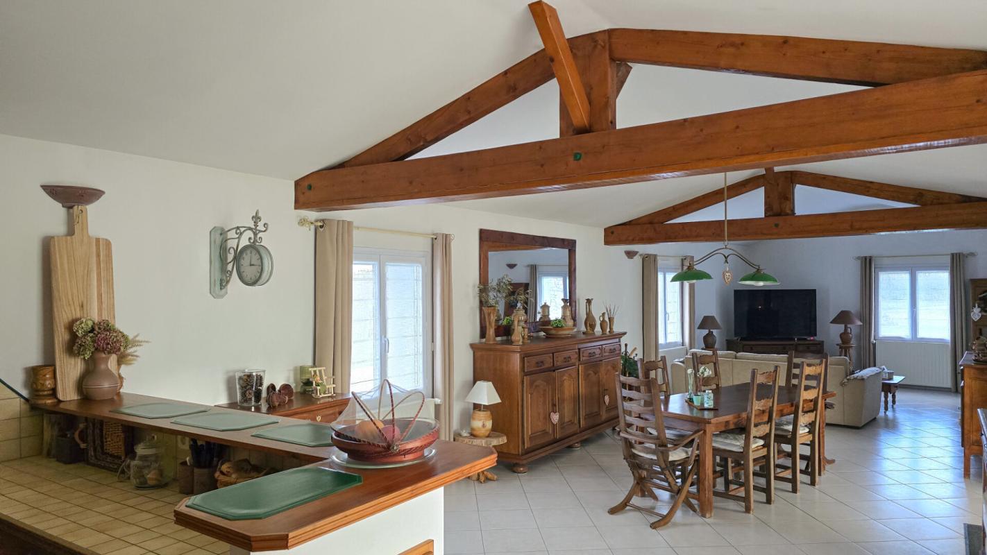 SAINT-PERE-EN-RETZ Maison  plain-pied 150 m2  parfaitement entretenue/  3 chambres  / 2 SDB  / dépendances 12