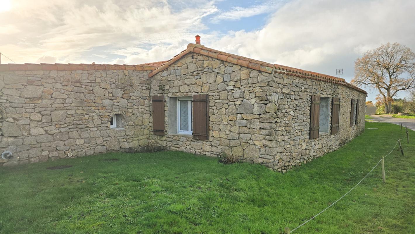 SAINT-PERE-EN-RETZ Maison  plain-pied 150 m2  parfaitement entretenue/  3 chambres  / 2 SDB  / dépendances 18