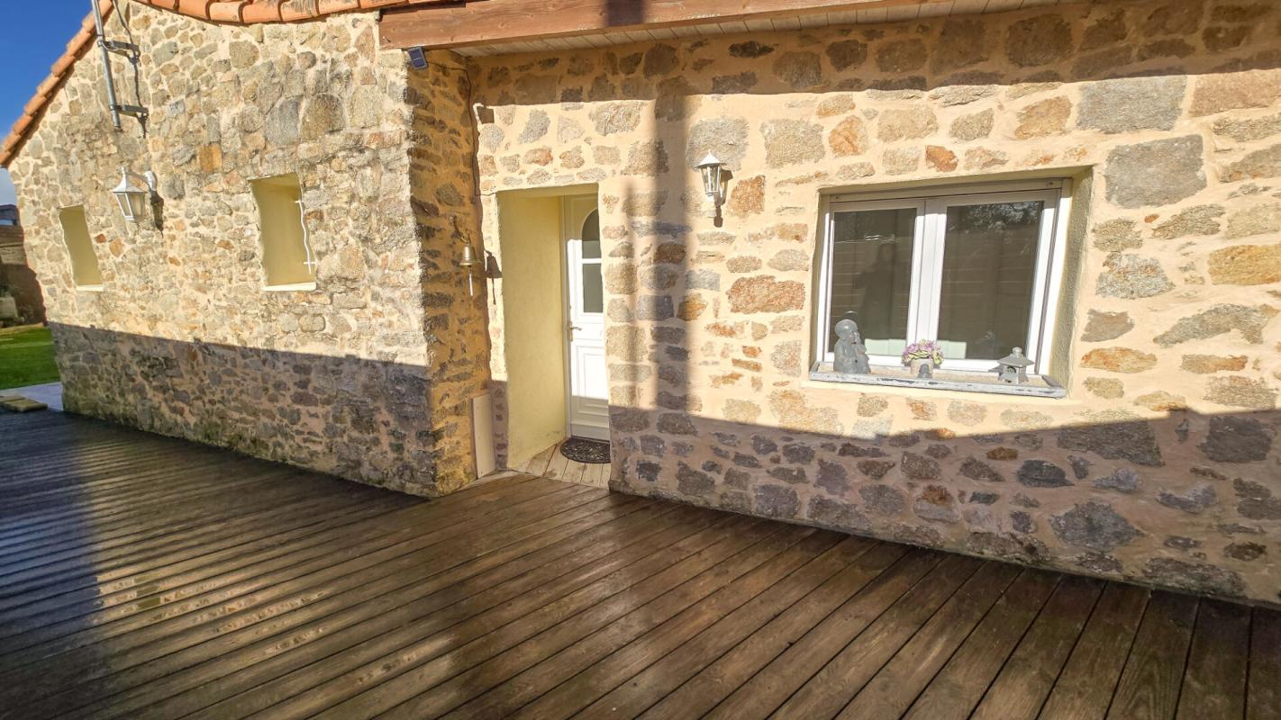 SAINT-PERE-EN-RETZ Maison  plain-pied 150 m2  parfaitement entretenue/  3 chambres  / 2 SDB  / dépendances 2
