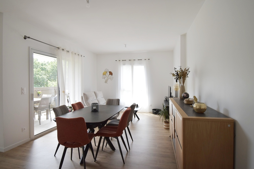 LES SABLES-D'OLONNE Appartement Les Sables D Olonne 3 pièces 72 m2 1