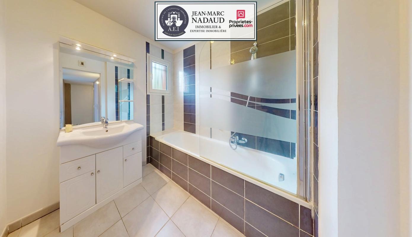 SAINT-RAPHAEL Appartement 3 pièces de 77,15 m² avec terrasse + garage, plages à pied 11