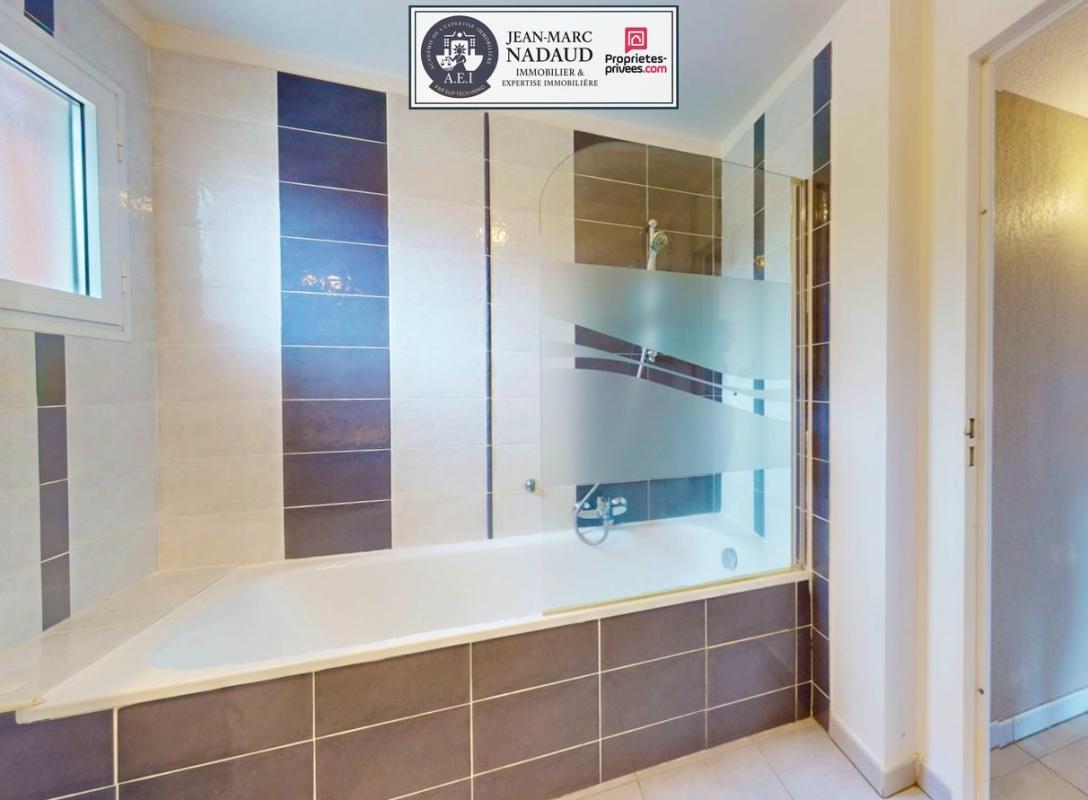 SAINT-RAPHAEL Appartement 3 pièces de 77,15 m² avec terrasse + garage, plages à pied 12