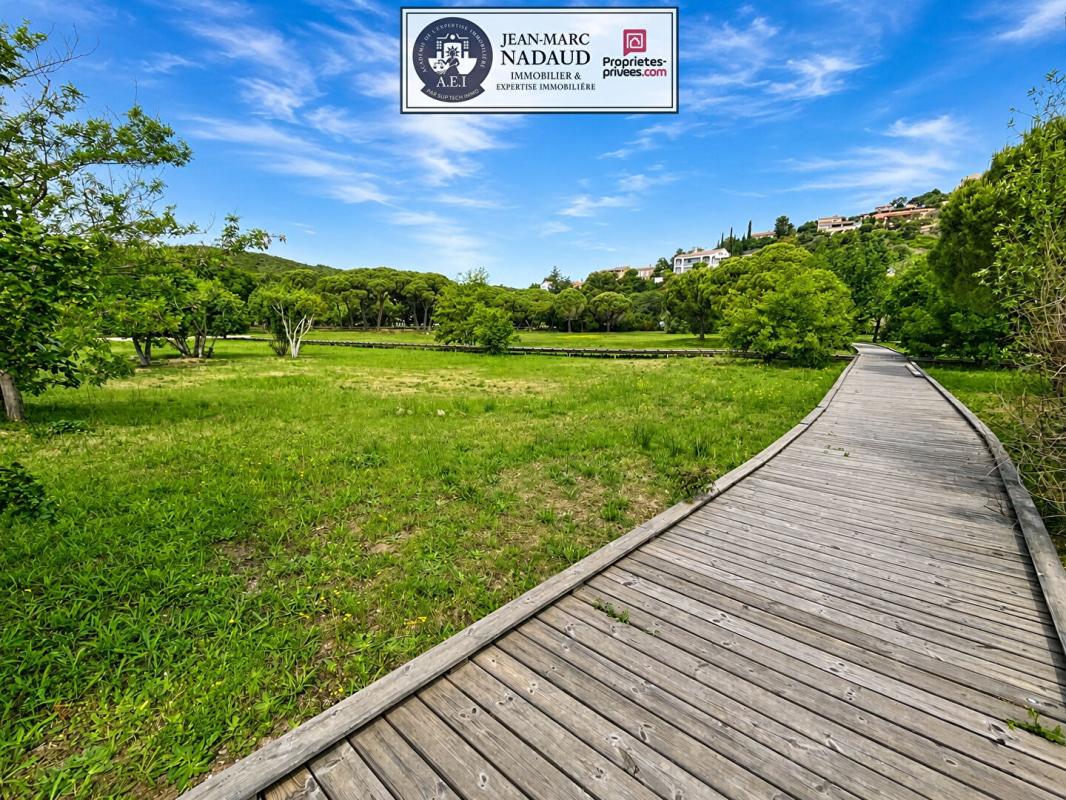 SAINT-RAPHAEL Appartement 3 pièces de 77,15 m² avec terrasse + garage, plages à pied 16