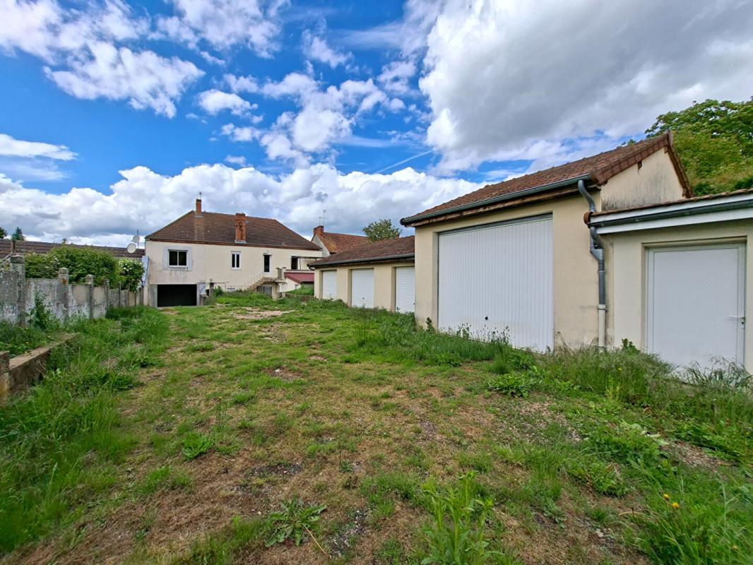 PERRECY-LES-FORGES Immeuble Perrecy Les Forges 10 pièce(s) 268 m2 2