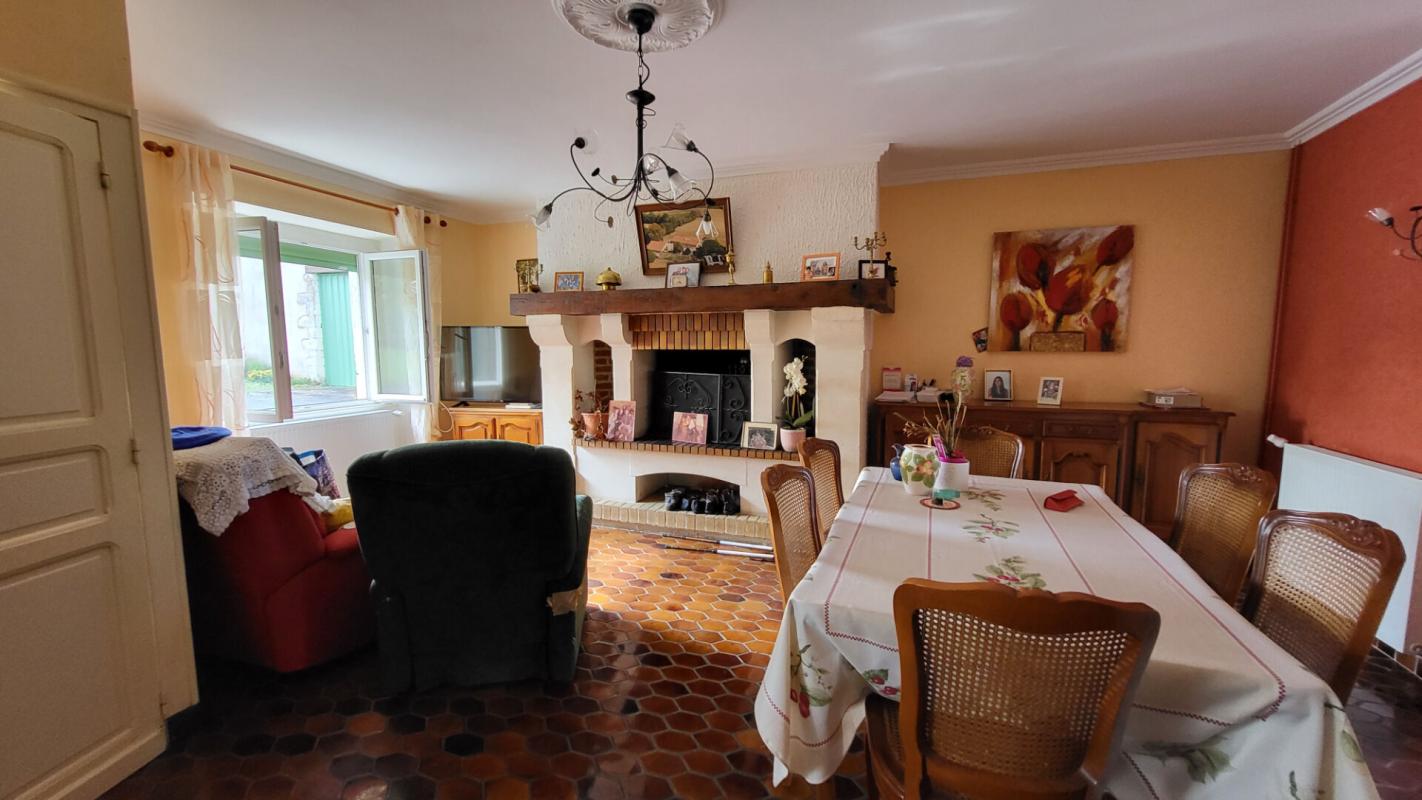 TOCANE-SAINT-APRE Tocane Saint Apre 24350 Ancienne Ferme comprenant maison 2 granges sur parcelle de 30970 m² 11
