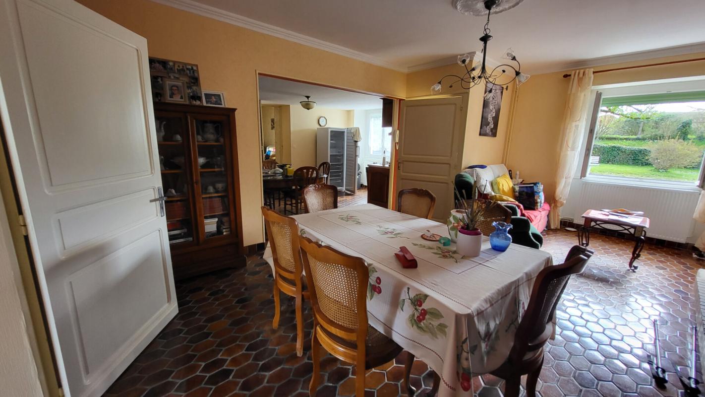 TOCANE-SAINT-APRE Tocane Saint Apre 24350 Ancienne Ferme comprenant maison 2 granges sur parcelle de 30970 m² 12