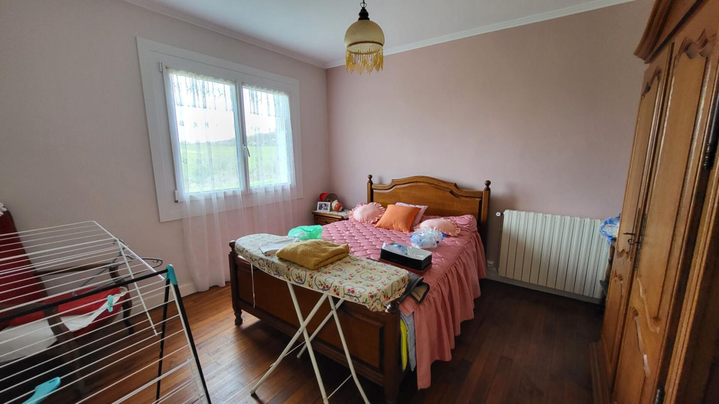 TOCANE-SAINT-APRE Tocane Saint Apre 24350 Ancienne Ferme comprenant maison 2 granges sur parcelle de 30970 m² 15