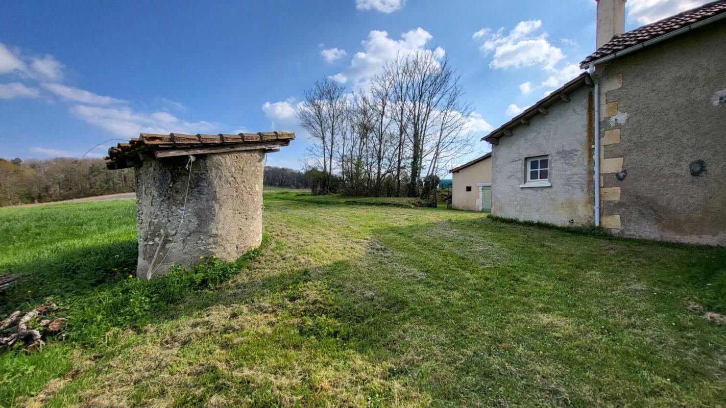 TOCANE-SAINT-APRE Tocane Saint Apre 24350 Ancienne Ferme comprenant maison 2 granges sur parcelle de 30970 m² 7