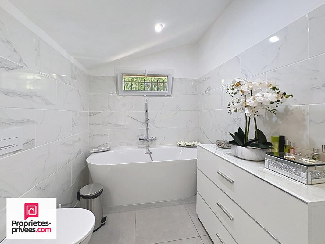 RIANS Rians villa T5 avec piscine sur 3515 m² calme sans vis à vis 14