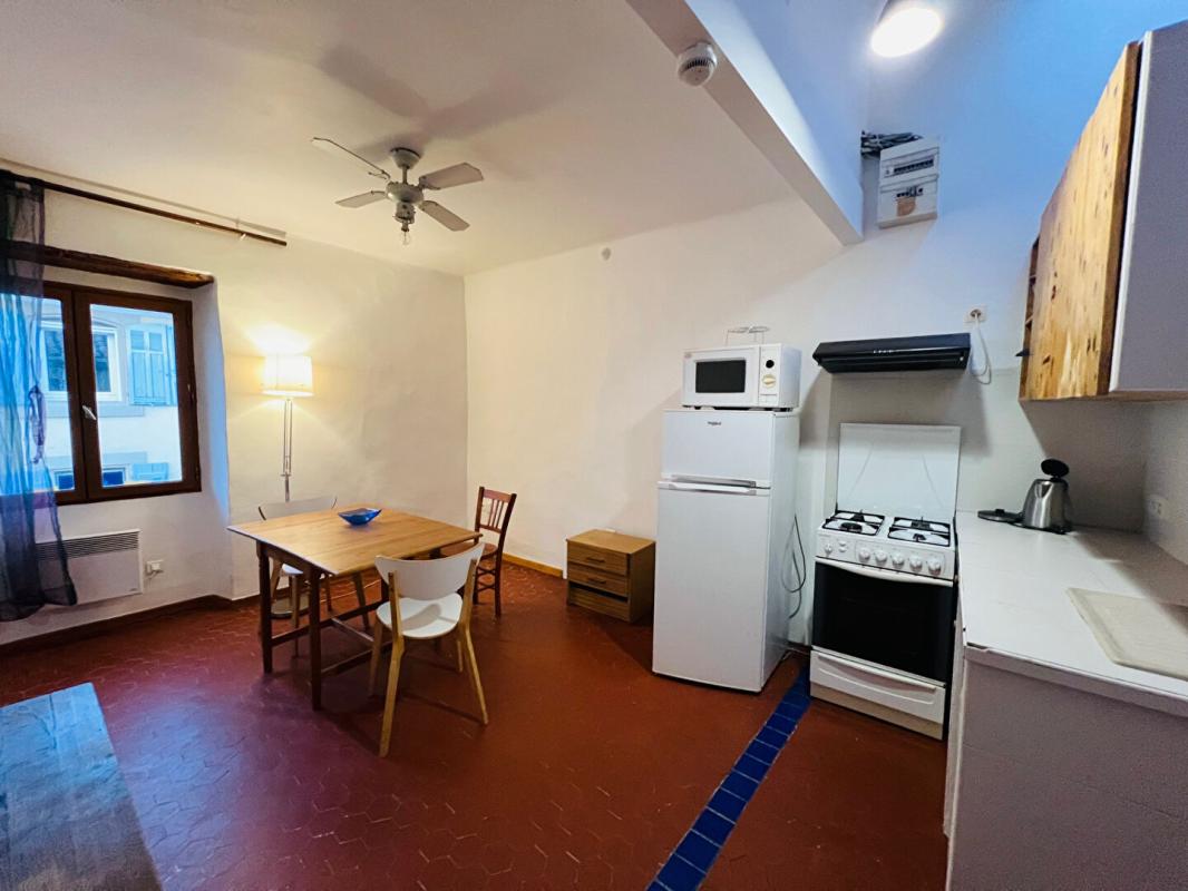 SAINT-CHAMAS Immeuble de rapports 83 m² 1