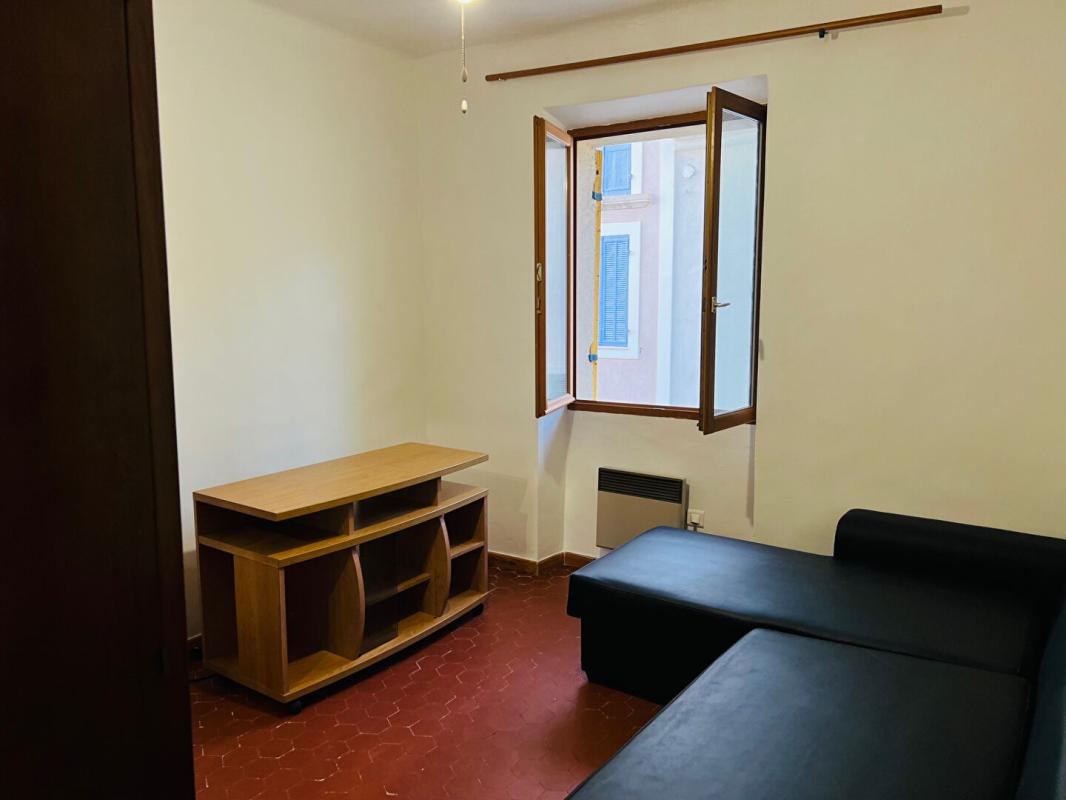 SAINT-CHAMAS Immeuble de rapports 83 m² 6