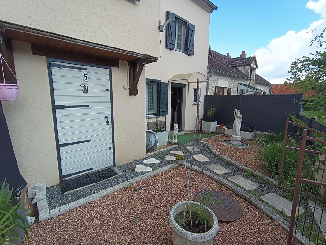 SAINT-PARIZE-LE-CHATEL MOIRY - MAISON DE BOURG 69 M2 14