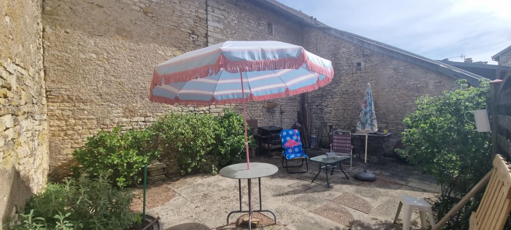 BETHONCOURT Maison de caractère - très soignée avec sa grange - CLASSE D 1