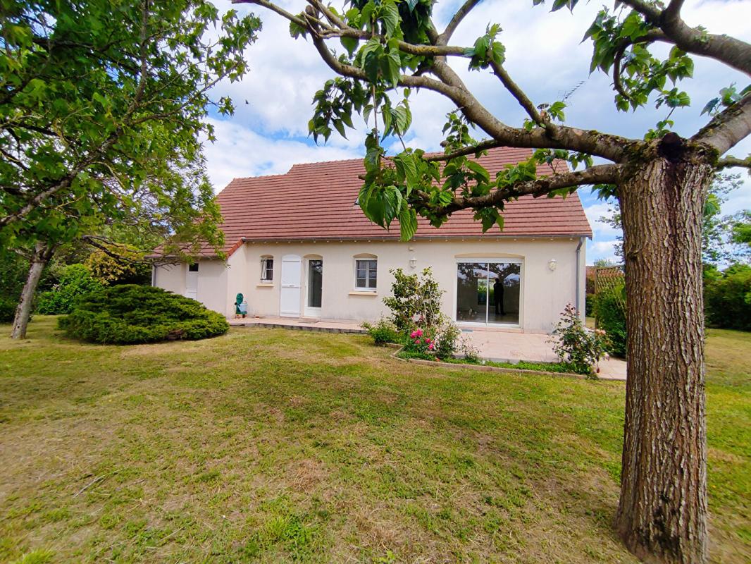 YZEURES-SUR-CREUSE Maison Yzeures Sur Creuse 6 pièces garage et jardin clos 1