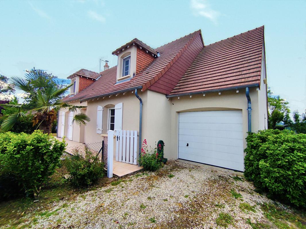 YZEURES-SUR-CREUSE Maison Yzeures Sur Creuse 6 pièces garage et jardin clos 18