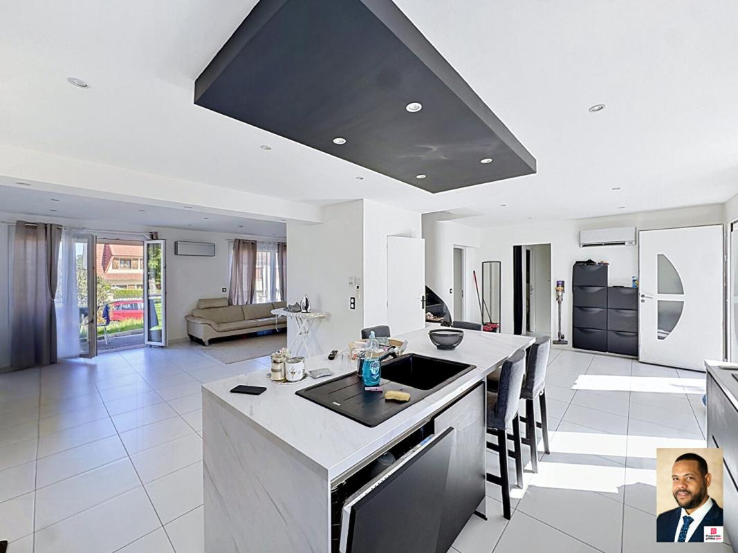 YERRES Maison Yerres 6 pièce(s) 120 m2 totalement rénovée 1