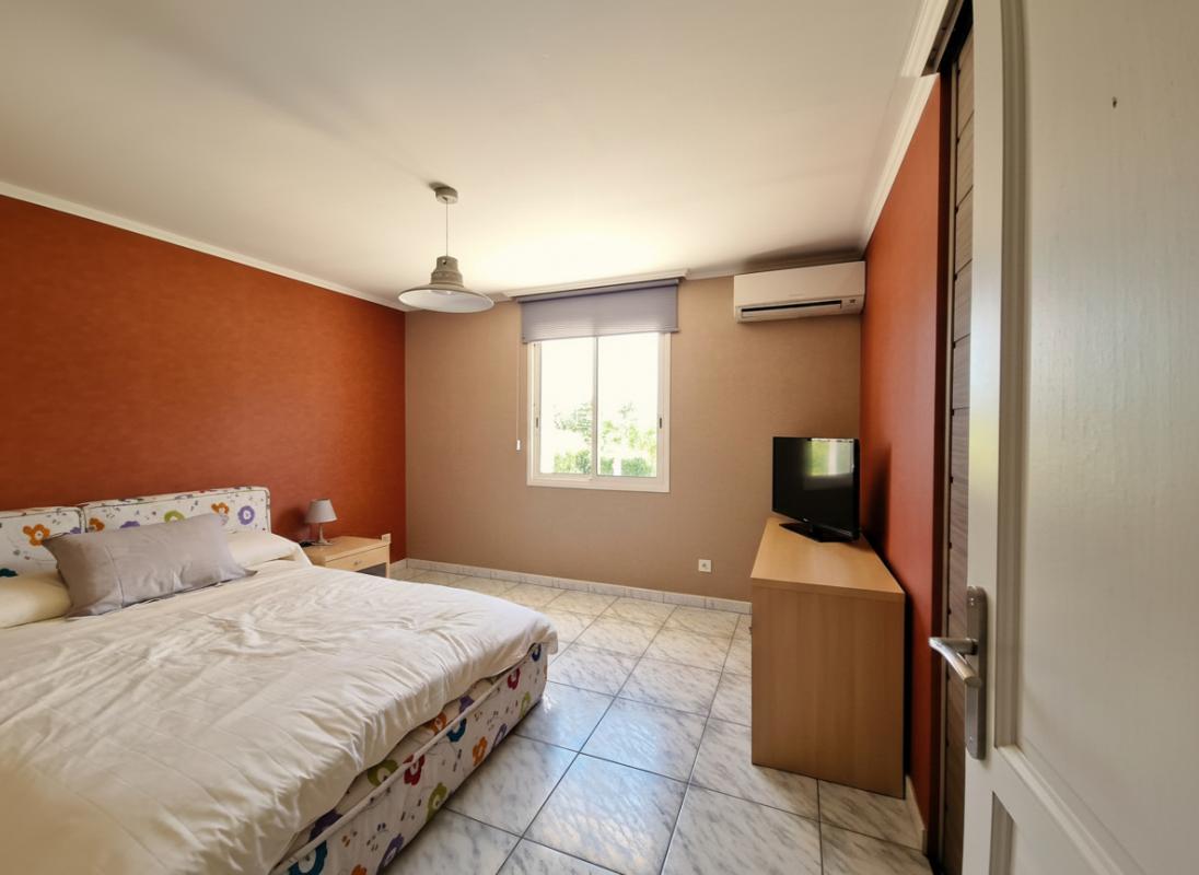 ALTHEN-DES-PALUDS Villa d'architecte 6 pièce(s) 230 m2 11