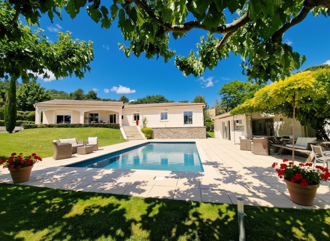 ALTHEN-DES-PALUDS Villa d'architecte 6 pièce(s) 230 m2 2