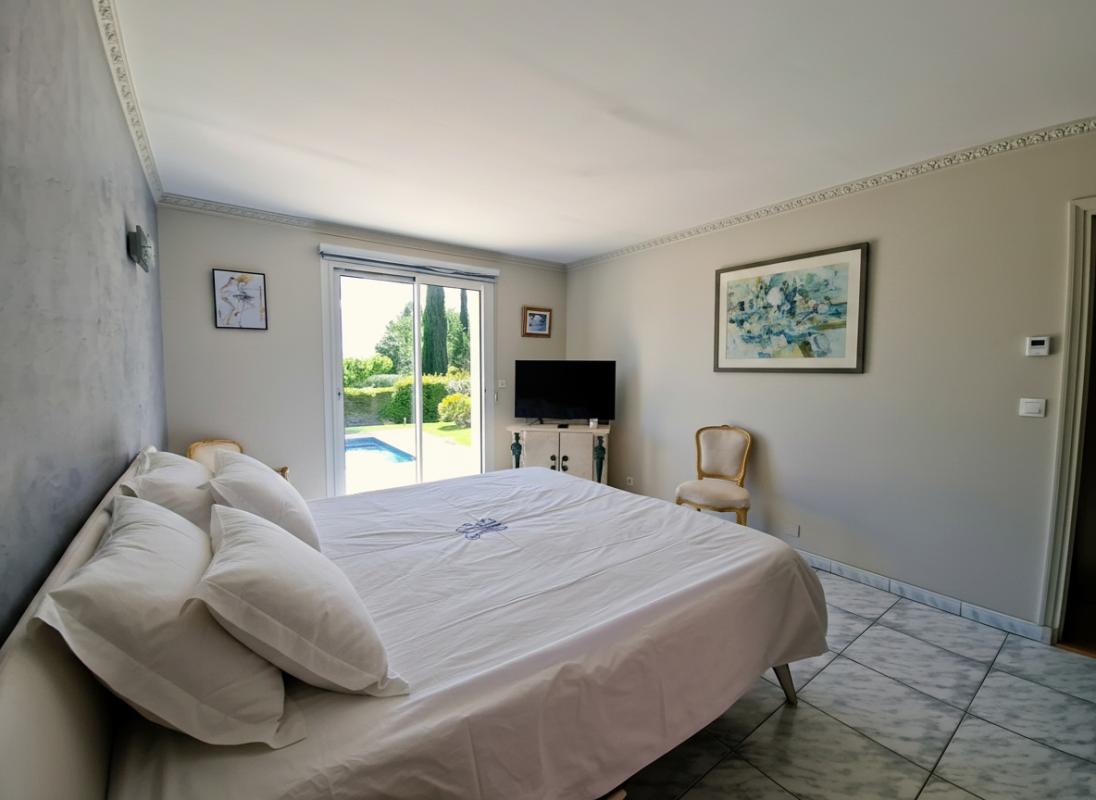ALTHEN-DES-PALUDS Villa d'architecte 6 pièce(s) 230 m2 8