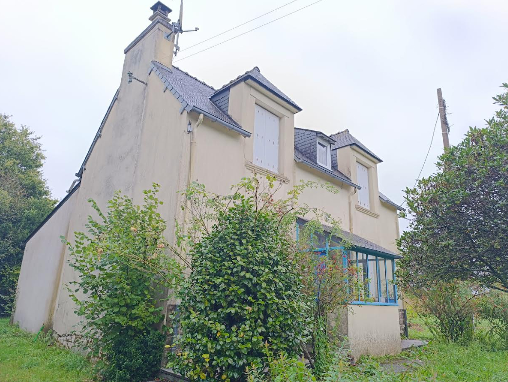LAZ 29520 Laz maison sans voisin, autonome en eau, bois de 1 ha , vie de plain pied, dépendances 2