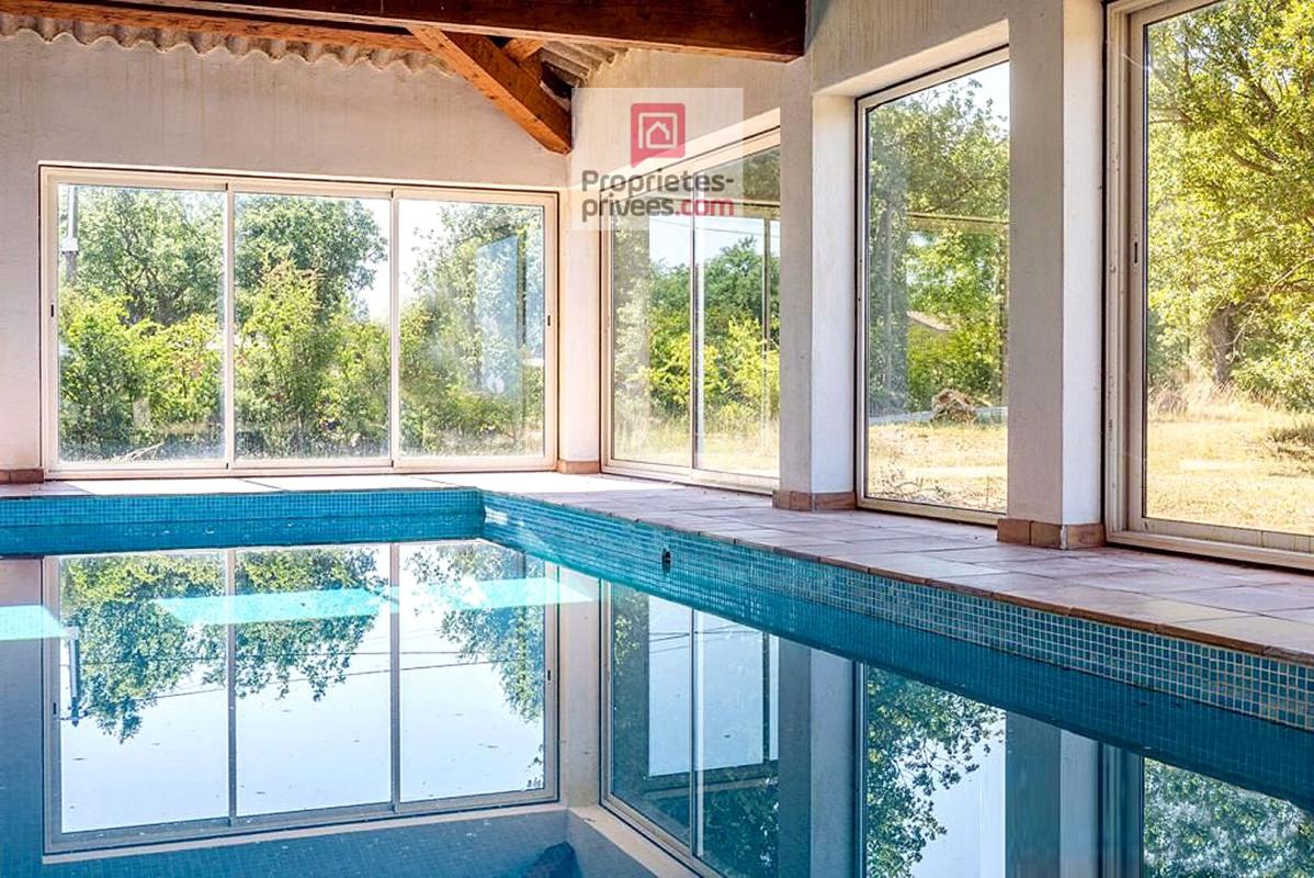 LA VERDIERE Maison cossue familiale avec piscine couverte sur grand terrain 1