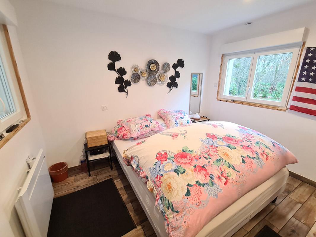AUBEVOYE Proche Gaillon à Venables - Au calme dans un très bel environnement - Maison récente de plain pied sans travaux avec dépendance sur 1.250 m2 de terrain plat - Prix : 243.500 12