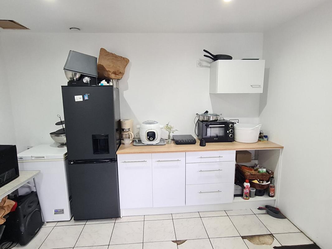 AUBEVOYE Proche Gaillon à Venables - Au calme dans un très bel environnement - Maison récente de plain pied sans travaux avec dépendance sur 1.250 m2 de terrain plat - Prix : 243.500 17