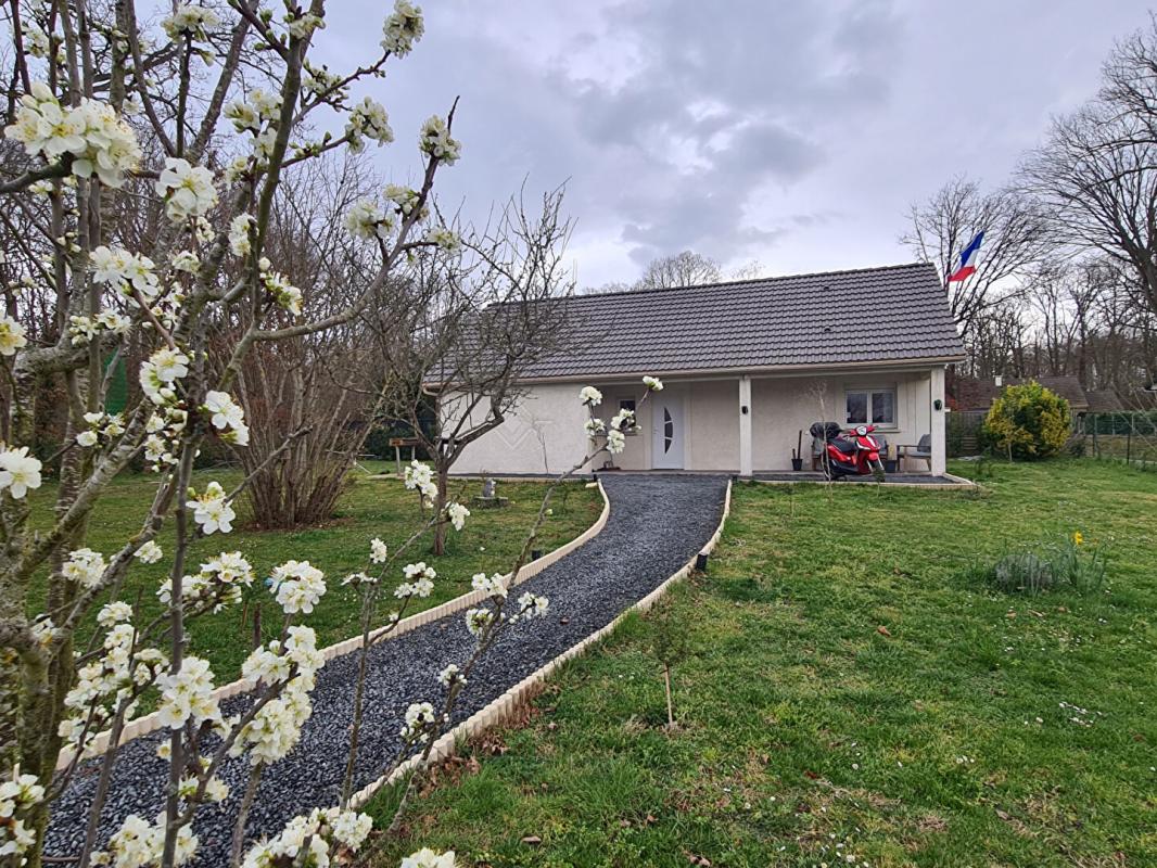 AUBEVOYE Proche Gaillon à Venables - Au calme dans un très bel environnement - Maison récente de plain pied sans travaux avec dépendance sur 1.250 m2 de terrain plat - Prix : 243.500 4