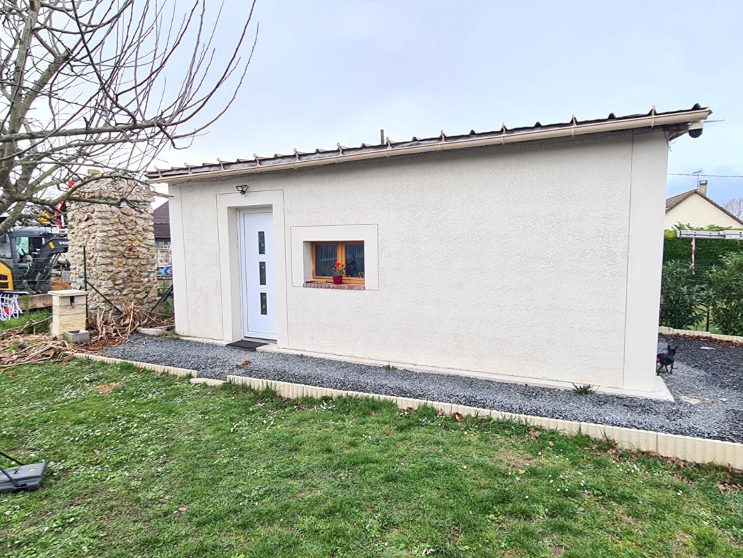 AUBEVOYE Proche Gaillon à Venables - Au calme dans un très bel environnement - Maison récente de plain pied sans travaux avec dépendance sur 1.250 m2 de terrain plat - Prix : 243.500 5