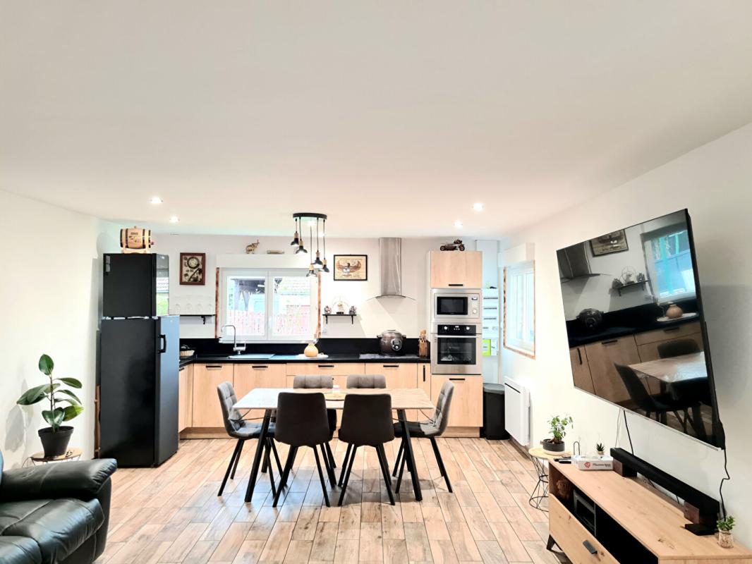 AUBEVOYE Proche Gaillon à Venables - Au calme dans un très bel environnement - Maison récente de plain pied sans travaux avec dépendance sur 1.250 m2 de terrain plat - Prix : 243.500 7
