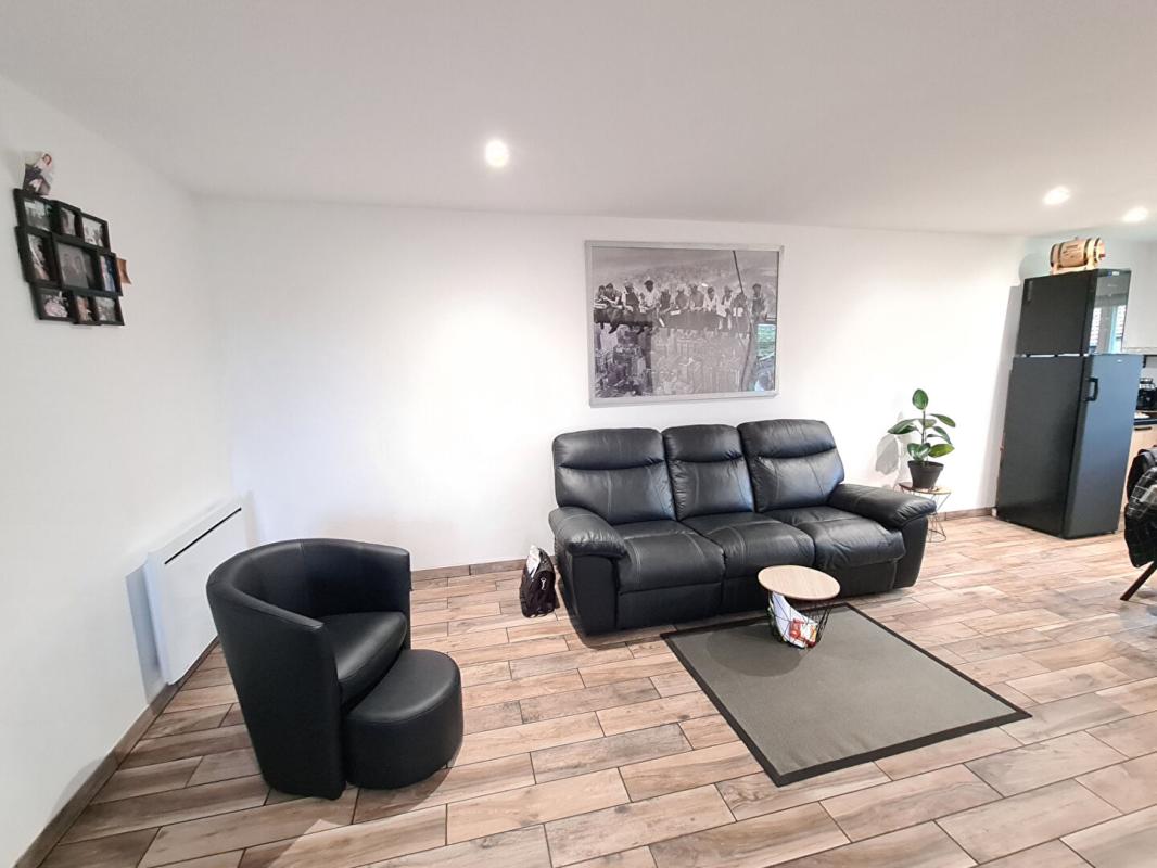 AUBEVOYE Proche Gaillon à Venables - Au calme dans un très bel environnement - Maison récente de plain pied sans travaux avec dépendance sur 1.250 m2 de terrain plat - Prix : 243.500 9