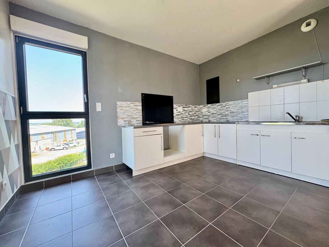 AMIENS Appartement en Duplex de 70m2 , 2 chambres,,terrasse dans résidence sécurisée avec places de parking 10