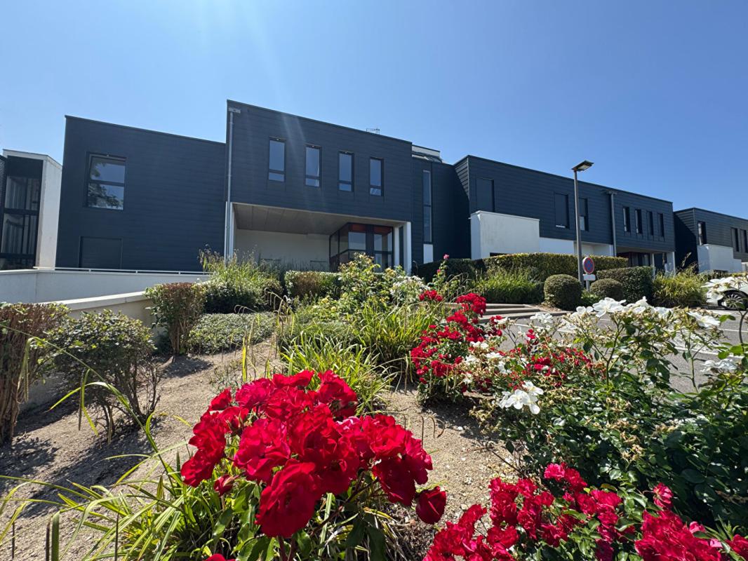 AMIENS Appartement en Duplex de 70m2 , 2 chambres,,terrasse dans résidence sécurisée avec places de parking 5