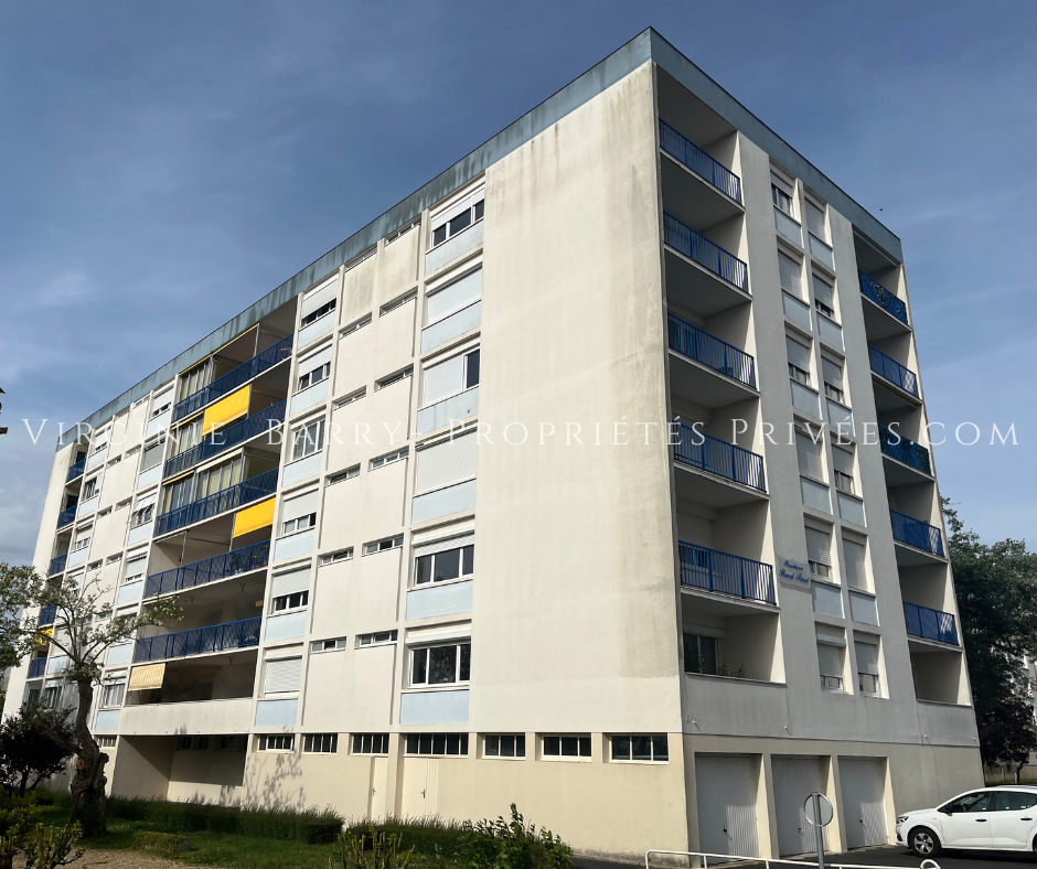 ROCHEFORT APPARTEMENT T3 AVEC ASCENSEUR, BALCONS ET GARAGE 13