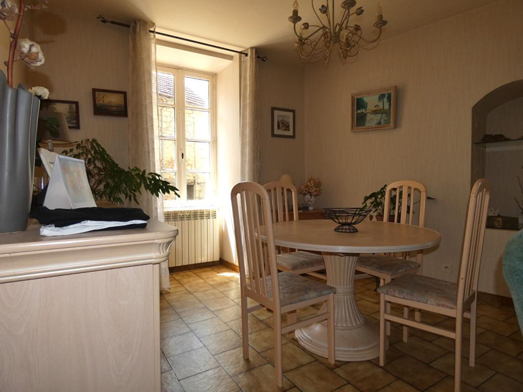 CHERVEIX-CUBAS Maison 115 m2 / 3 chambres / grange / terrain 2900m² 10