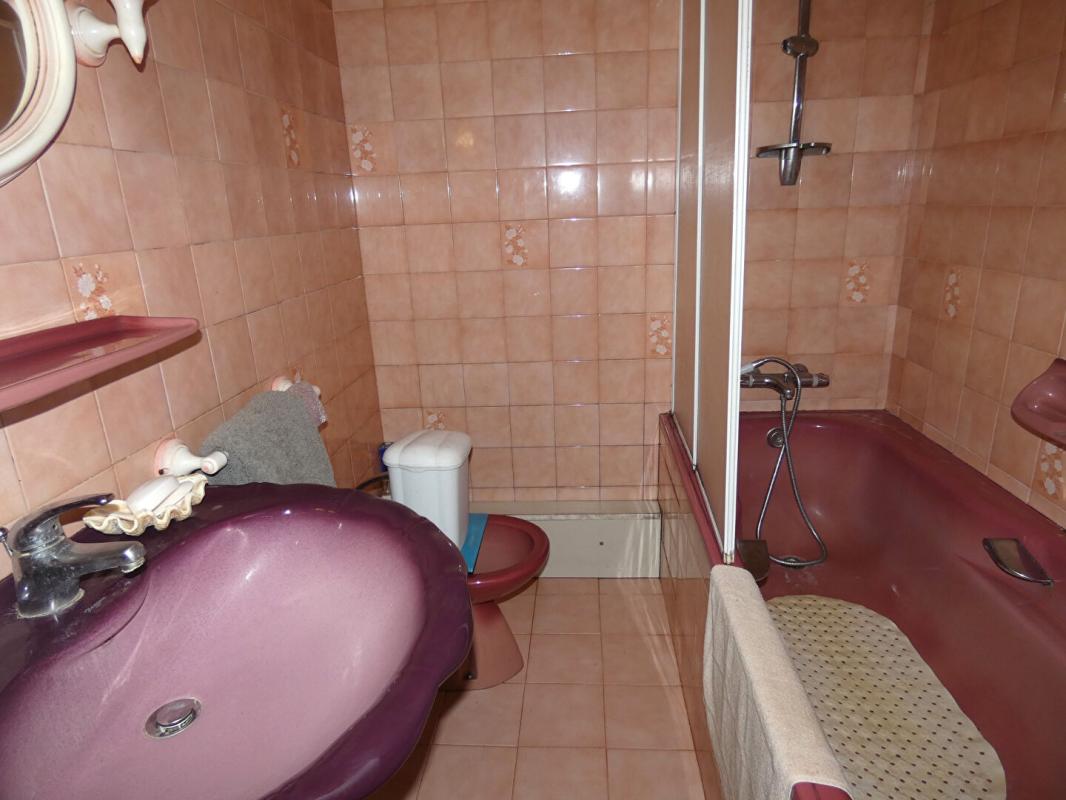 CHERVEIX-CUBAS Maison 115 m2 / 3 chambres / grange / terrain 2900m² 12