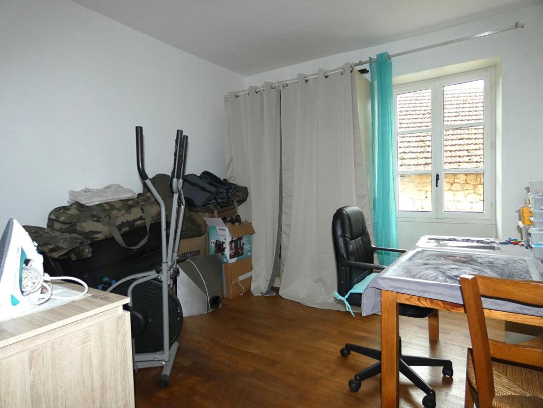 CHERVEIX-CUBAS Maison 115 m2 / 3 chambres / grange / terrain 2900m² 15