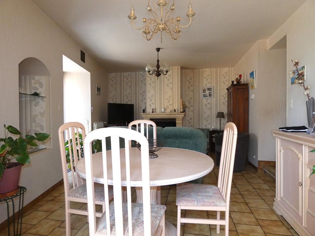 CHERVEIX-CUBAS Maison 115 m2 / 3 chambres / grange / terrain 2900m² 8