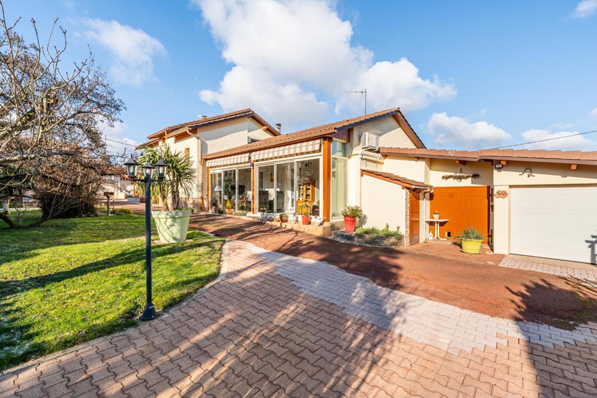 JONAGE Maison Jons limite Jonage 5 pièce(s) 170 m2 1