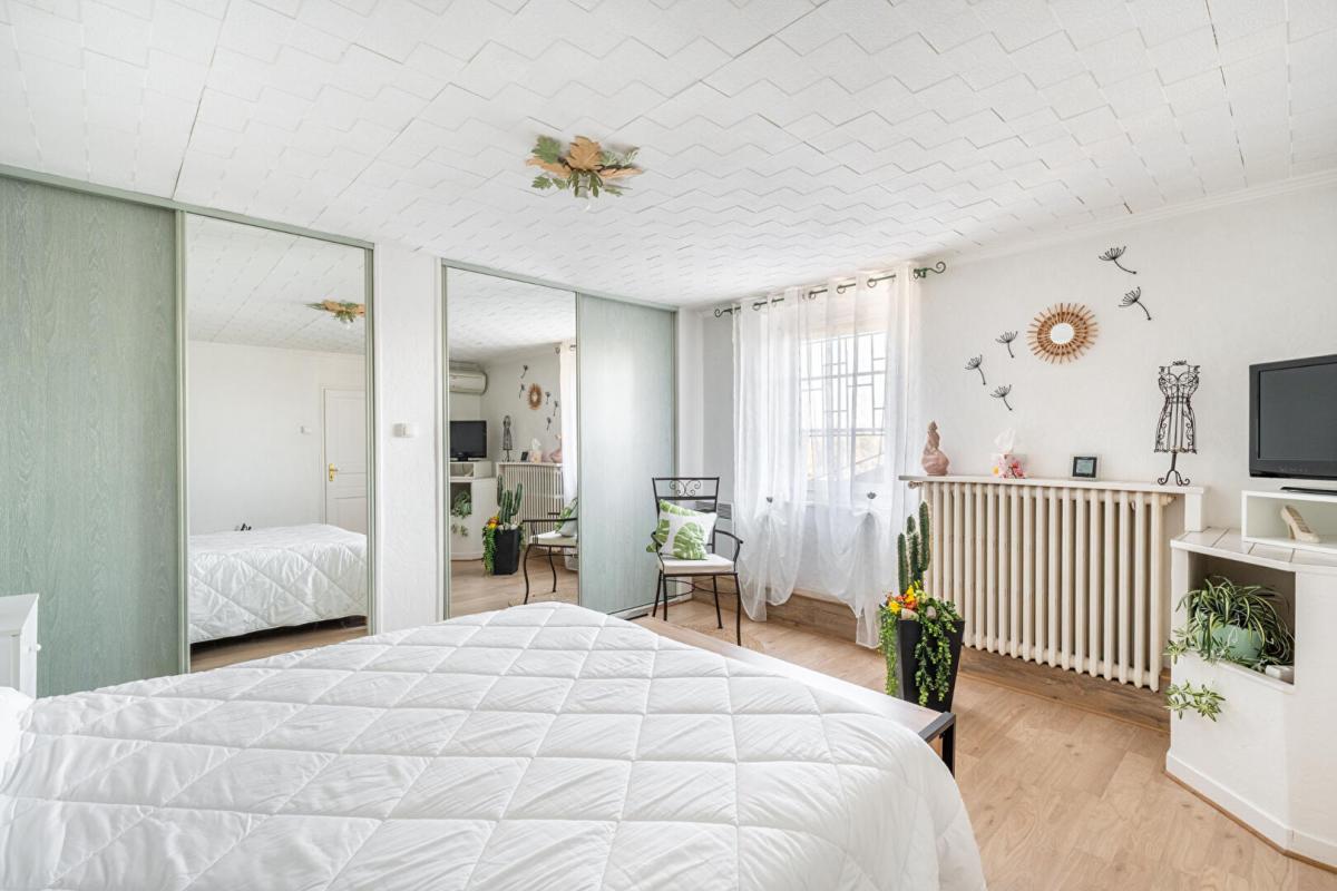 JONAGE Maison Jons limite Jonage 5 pièce(s) 170 m2 9