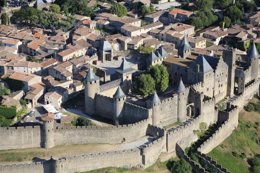 CARCASSONNE EXCEPTIONNEL ! Appartement duplex au coeur de la Cité Médiavale de Carcassonne 4