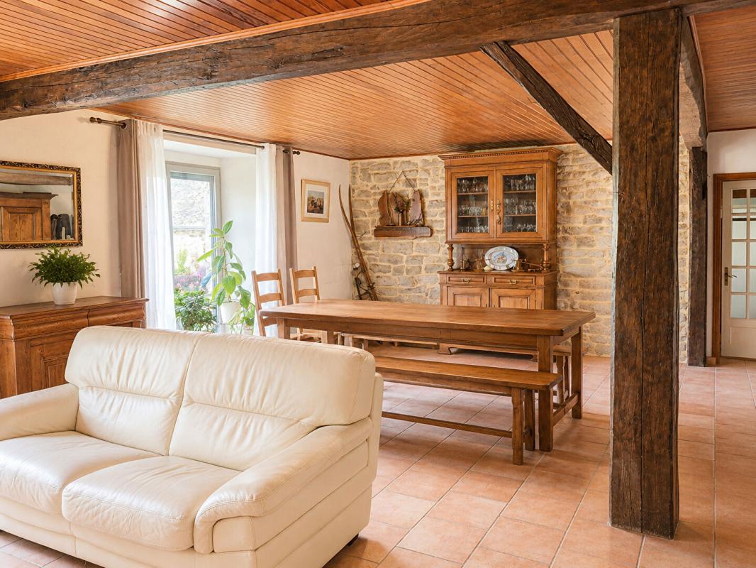 PRIZIAC Belle maison en pierres  de 1901 avec  de nombreuses dépendances -134 m² habitables + 236 m2 aménageables supplémentaires - Terrain de 1 850 m² - Environnement calme et verdoyant 10