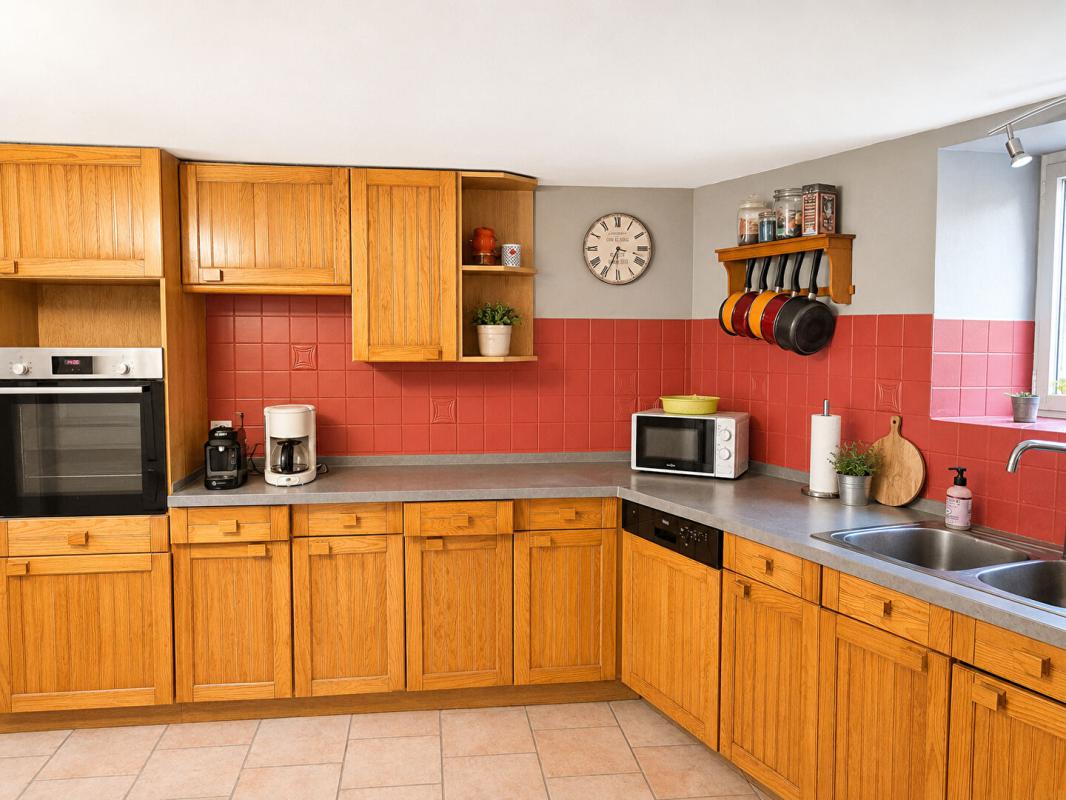 PRIZIAC Belle maison en pierres  de 1901 avec  de nombreuses dépendances -134 m² habitables + 236 m2 aménageables supplémentaires - Terrain de 1 850 m² - Environnement calme et verdoyant 12